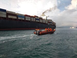 Dua Kapal Tanker Kandas di Perairan Pulau Sambu