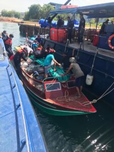 Bea Cukai Batam Tangkap Kapal Penyelundup HP Ilegal