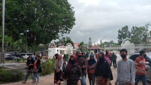 Anaknya Tak Diterima Sekolah di SMA Negeri 3 Batam, Puluhan Orang Tua Datangi Pemko Batam