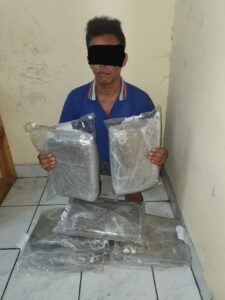Polisi Tangkap Tersangka Pemilik 6,8 Kg Ganja di Batam