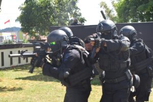 Personel Brimob Polda Kepri Simulasi Pengamanan Pilkada 2020