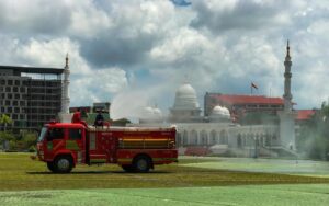 Pemko Batam Semprot Disinfektan di Dataran Engku Putri