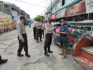 Sambut HUT RI Ke-75, Polsek Belakang Padang Bagikan 100 Paket Sembako