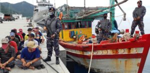 KRI Bung Tomo 357 Tangkap Dua Kapal Ikan Berbendera Vietnam