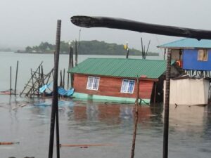 Angin Puting Beliung Rubuhkan Rumah Warga di Batu Aji