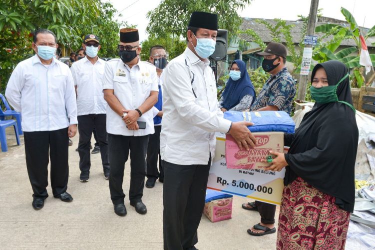 Gubernur Kepri Berikan Bantuan Untuk Warga Korban Puting Beliung di Batam