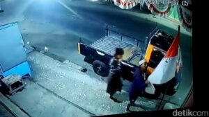 Lucuti Bendera Merah Putih, Aksi Empat Pemuda ini Terekam CCTv