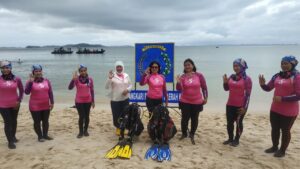 Bhayangkari Daerah Kepri Tanam Terumbu Karang di Dasar Laut Pulau Dedap