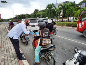 Polda Kepri Sebar Ribuan Masker ke Masyarakat