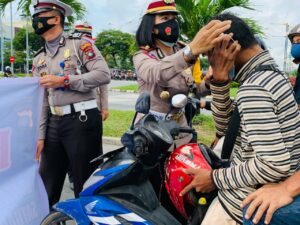 HUT Lalu Lintas Ke-65, Satlantas Polresta Barelang Bagikan Ribuan Masker dan Baksos ke Panti Asuhan