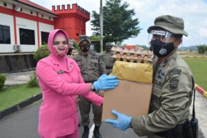 Peringati HKGB ke 68, Bhayangkari Brimob Polda Kepri Berbagi Tali Asih