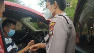 Diduga Mabuk, Seorang Pengemudi Mobil di Batam Bentak Polisi