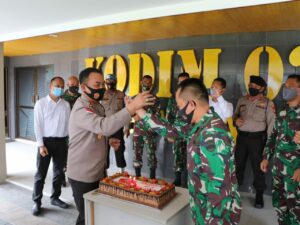 HUT ke 75 TNI, Polisi Beri Kejutan ke Markas Tentara di Batam