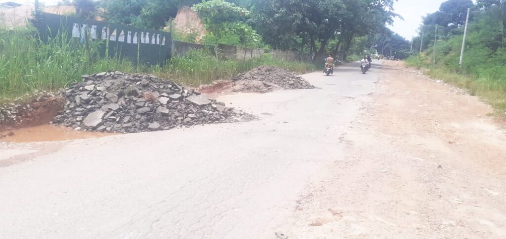 Akses Jalan Menuju Pasar Melcem Batu Ampar Rusak, Warga Resah