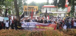 Tolak UU Ciptaker dan Minta Upah Minimum 2021 Naik, Buruh Batam Kembali Turun ke Jalan