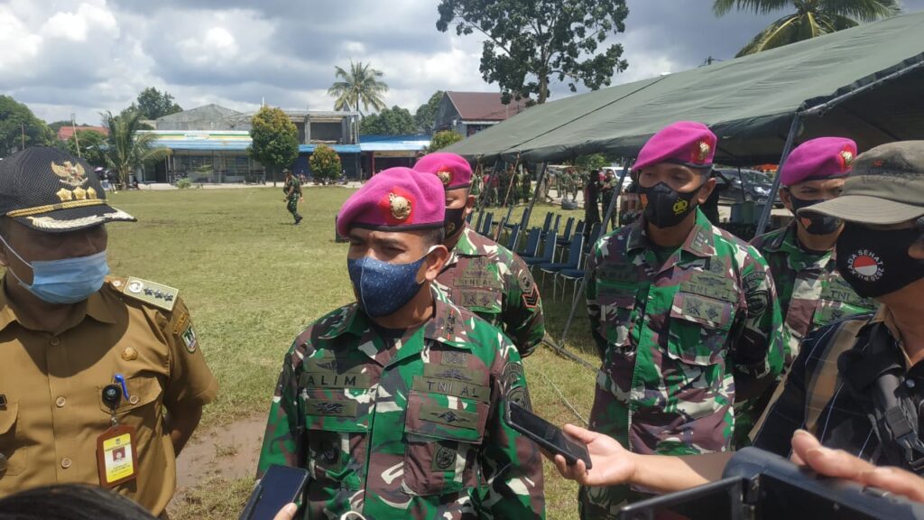 Peringati Hari Pahlawan, Batalyon Infanteri 10 Marinir SBY Gelar Baksos