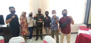 HUT ke-75 Korps Brimob Polri, Wartawan Berikan Kejutan Kepada Dansat Brimob Polda Kepri