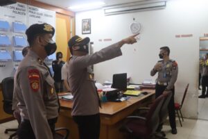 PJU Polda Kepri Cek Posko Operasi Mantap Praja 2020 di Batam