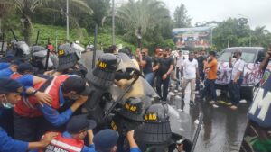 Unjuk Rasa di Bandara Hang Nadim Batam Berakhir Ricuh