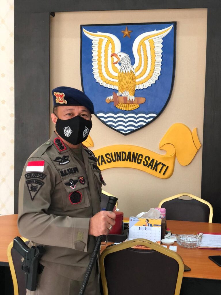 Ratusan Personel Brimob Polda Kepri Laksanakan Sterilisasi Gereja Selama Natal 2020