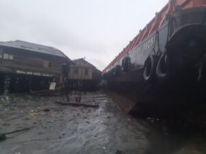 Tongkang Tabrak Rumah Warga di Tanjung Uma, Wako Batam Mediasi Pemilik Tongkang dan Warga