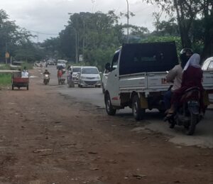 Kondisi Jalan Simpang Melcem Batu Ampar Dibiarkan Rusak Parah, Bertahun-tahun Tak Tersentuh Pembangunan