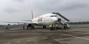 Cuaca Buruk, Pesawat Batik Air dan Garuda Indonesia Rute Cengkareng-Semarang Mendarat di Adi Soemarmo