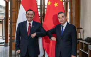 Menteri Luhut Teken MoU Pengembangan Internet dengan China. Indonesia Pakai 5G Huawei?