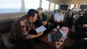 Dari Atas Laut, Gubernur Ansar Vicon Bersama Menko Luhut, Sampaikan Tentang Jembatan Babin dan Labuh Jangkar