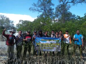Lestarikan Alam dan Hijaukan Pantai, Ormas P4 Tanam Bibit Mangrove di Pesisir Pantai