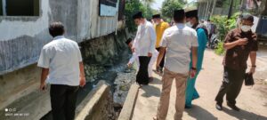 Turun Langsung Lihat Kondisi Parit, Gubernur Minta Diperbaiki di 2022