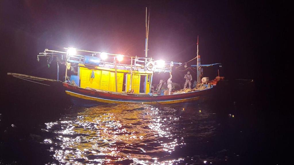 Hendak Curi Ikan di Laut Natuna, Bakamla RI Tangkap Kapal Ikan Vietnam