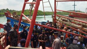 Curi Ikan, KKP Tangkap Dua KIA Vietnam di Laut Natuna Utara