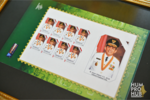 Pos Indonesia Serahkan Prangko Prima Gubernur Ansar