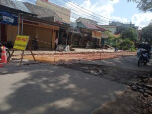 Warga Tiban Koperasi Kesal, Jalan Masih Bagus Kok Diperbaiki