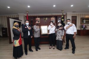 Polda Kepri Terima Penghargaan dari Tim Reaksi Cepat Perlindungan Perempuan dan Anak