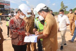Tinjau Penataan Simpang Barelang, Rudi Apresiasi Sikap Legawa Pedagang dan Warga