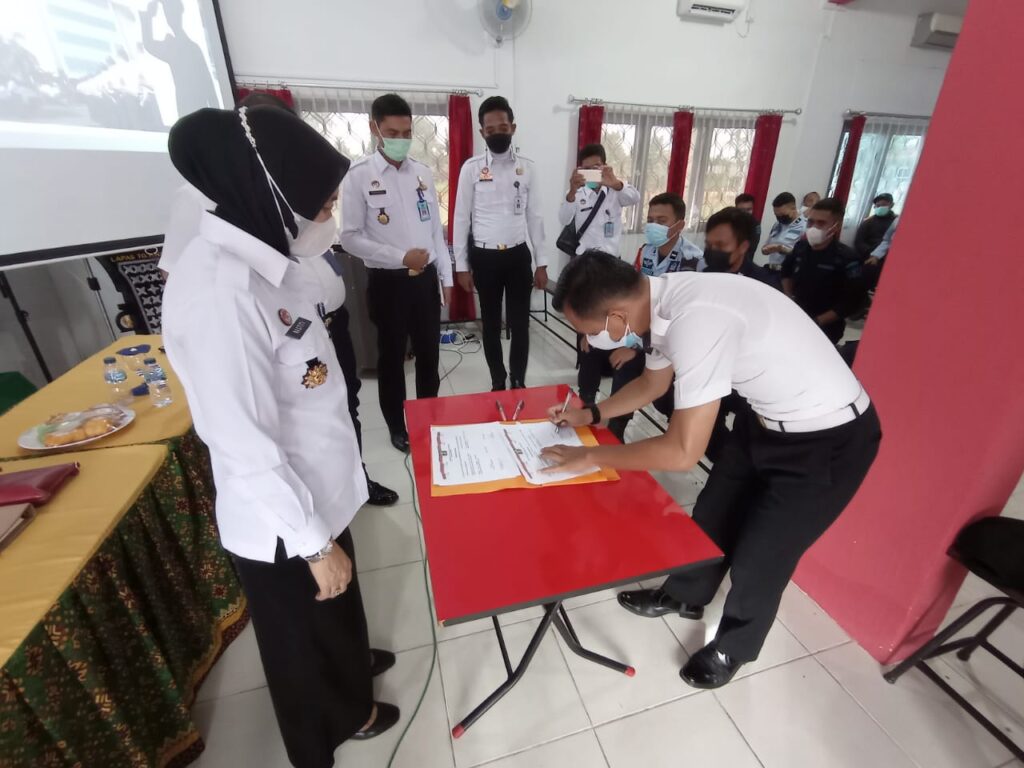 Kadivpas Kemenkumham Kepri Berikan Penguatan P4GN dan Saksikan Pegawai Lapas Kelas IIA Tanjungpinang Tandatangani Komitmen Bersama