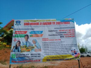 SMA Negeri 21 Batam Fasilitasi Calon Peserta Didik yang Kesulitan Mendaftar Online