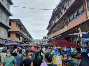 Masyarakat Batam Banjiri Pasar Sehari Sebelum PPKM Darurat
