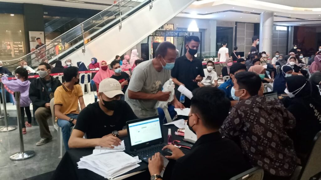 Warga Batu Selicin dan Tanjung Uma Antusias Ikut Vaksinasi Dosis Kedua di Grand Mall Batam