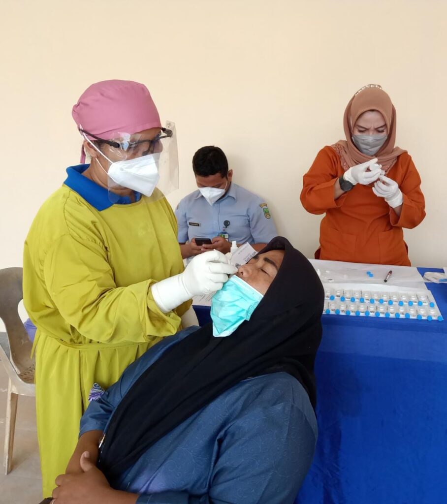 Targetkan 1000 Orang Perhari, Puskesmas Lubuk Baja Gelar Rapid Antigen Massal di Kelurahan Baloi Indah