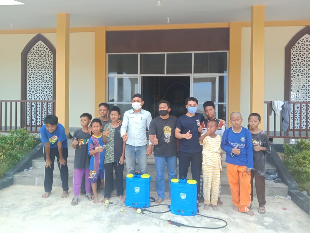 Mahasiswa Batam Gelar Baksos hingga Semprot Disinfektan di Rumah Ibadah