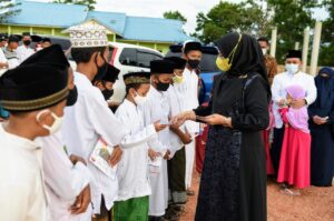 Datangi Ponpes dan Panti Asuhan di Bintan, TP-PKK Kepri Berikan Santunan