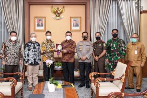 Tuntaskan Vaksinasi 100 Persen, Gubernur Ansar dan FKPD Temui Menkes Minta Tambahan Vaksin