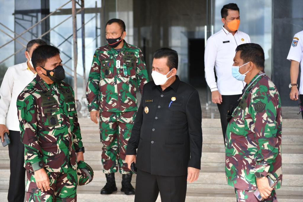 Gubernur Ansar Tinjau Progres Pembangunan Markas Kogabwilhan I dan Bundaran Monumen Tri Matra Dompak