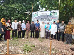 Ustadz Yusuf Letakkan Batu Pertama Pembangunan Mushalla Mutiara Hidayah Tiban Baru