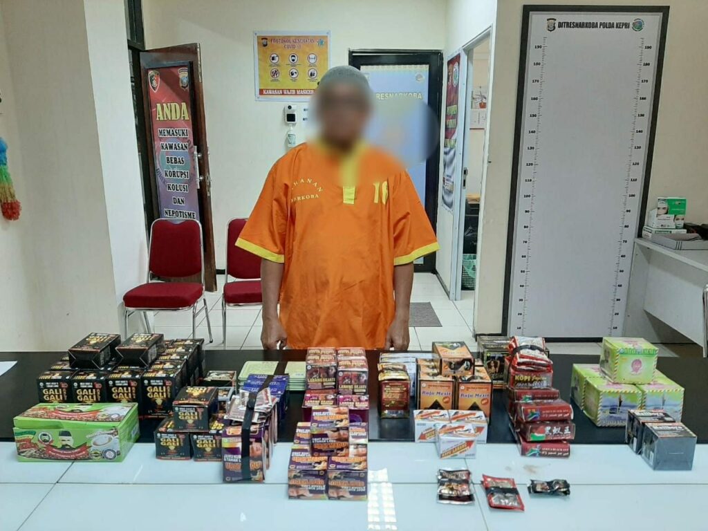 Jual Obat Kuat, Pria Paruh Baya di Batam Kena Ciduk Polisi