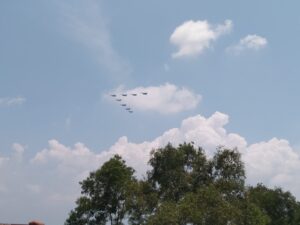 Bentuk Formasi Arrowhead, Pesawat Tempur F-16 TNI AU dan RSAF Terbang Diatas Jembatan 1 Barelang