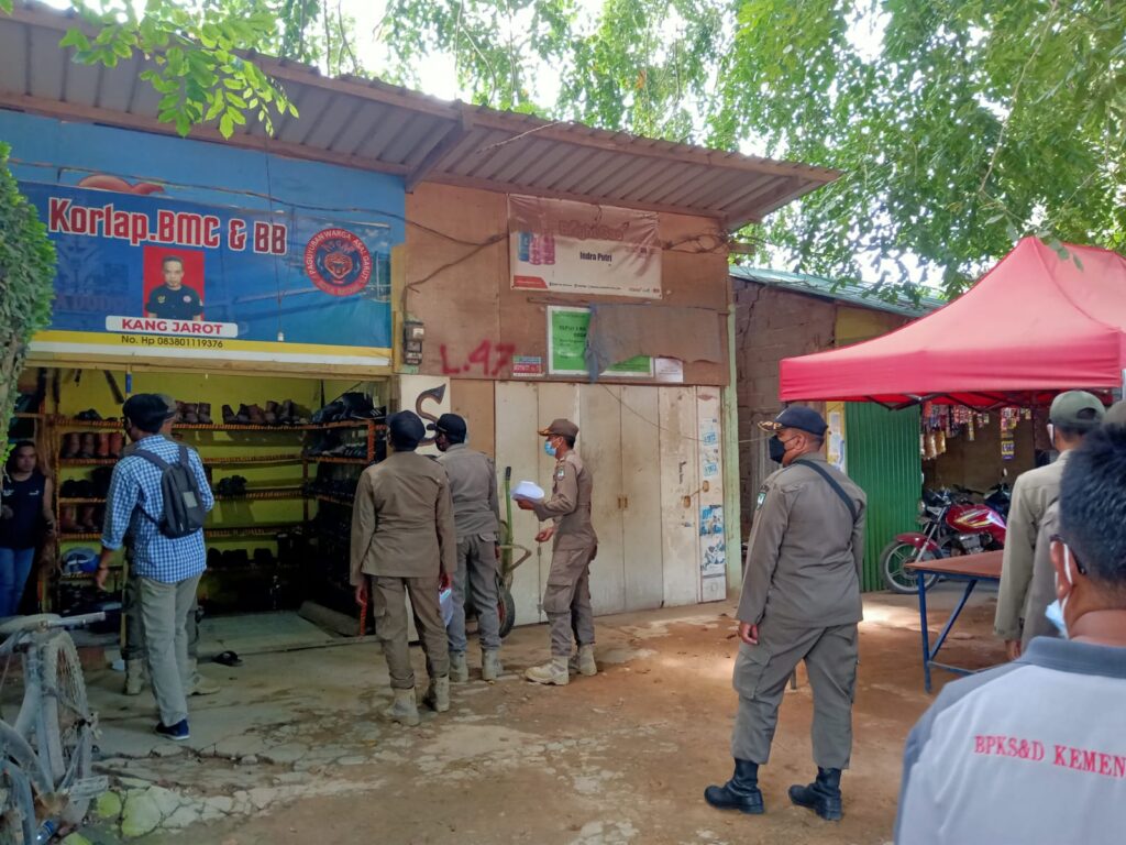 Tim Terpadu Kota Batam Sebar Imbauan Kepada Pemilik Kios di Batu Besar Nongsa